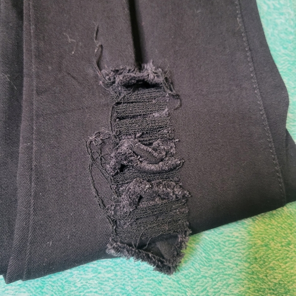 YMI Embroidered distressed black jeans Size 5 - Picture 6 of 6